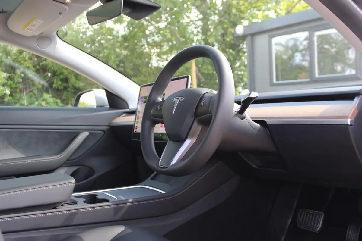 2020-tesla-model-3-e-long-range-big-4