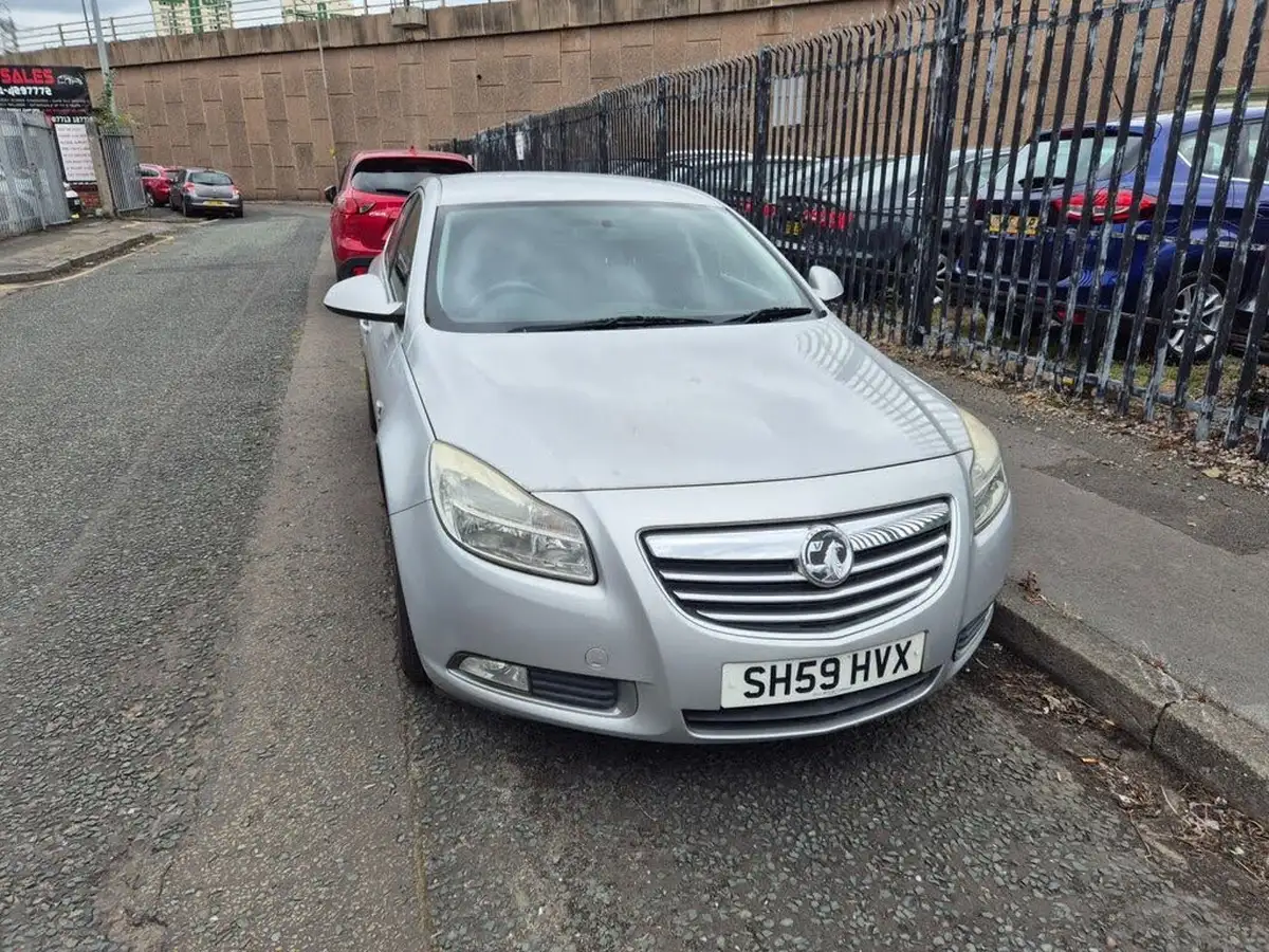 2009-vauxhall-insignia-18-sri-hatchback-5d-big-0