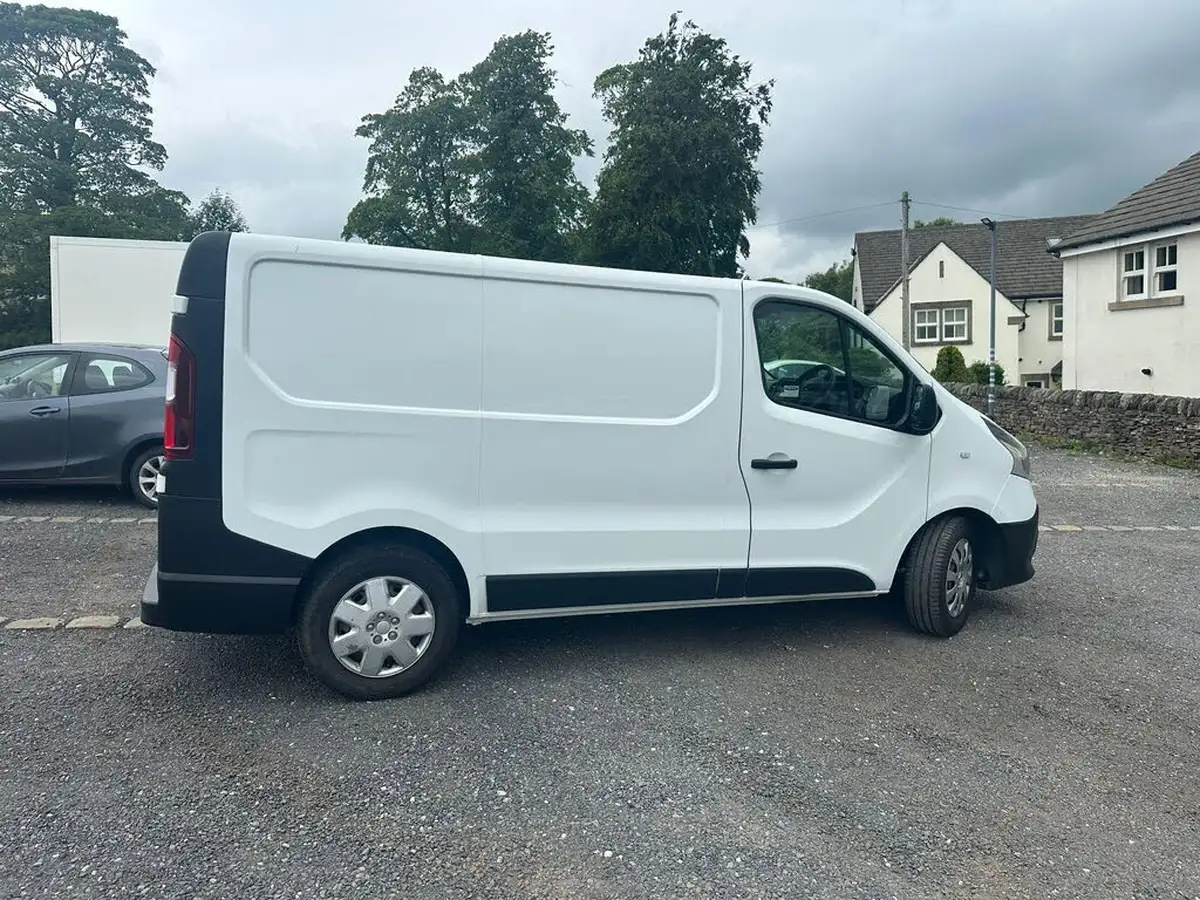 2017-renault-trafic-16dci-sl29-120-business-e6-panel-big-17