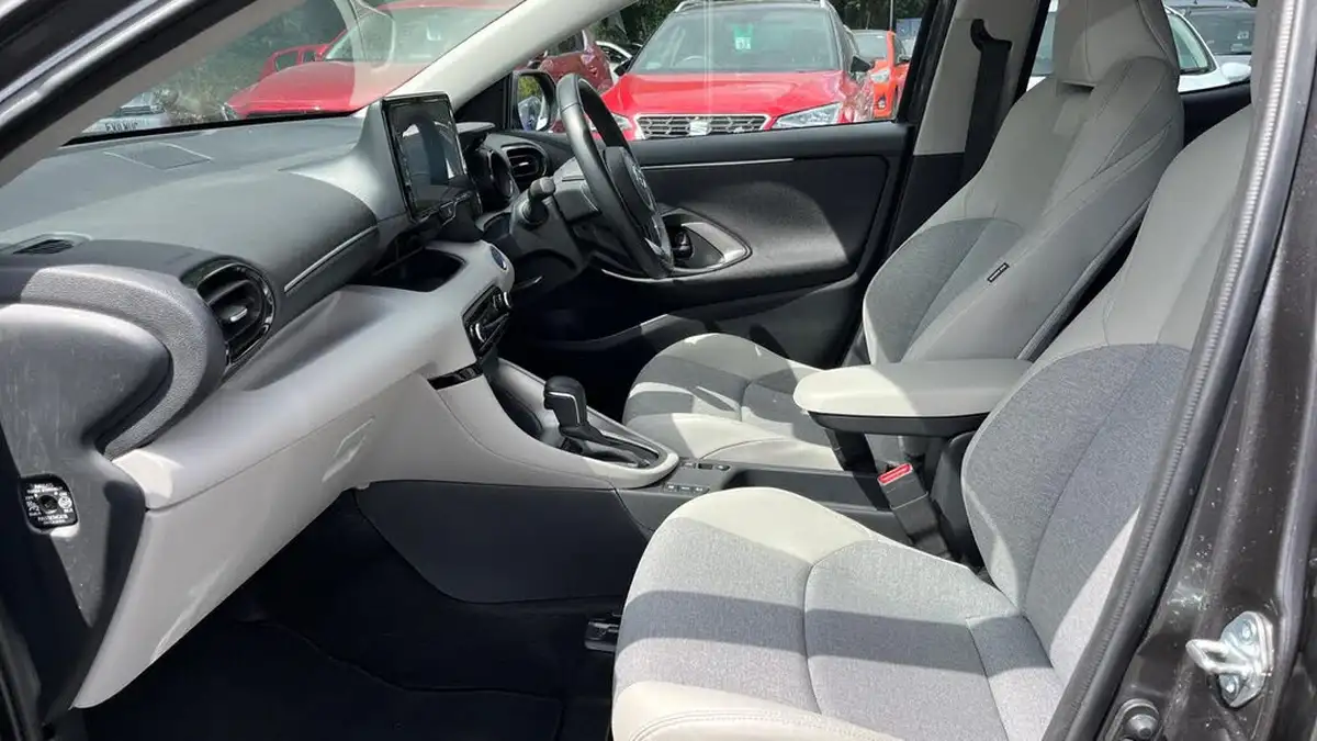 2022-toyota-yaris-cross-15-vvt-i-excel-city-packpan-roof-big-9