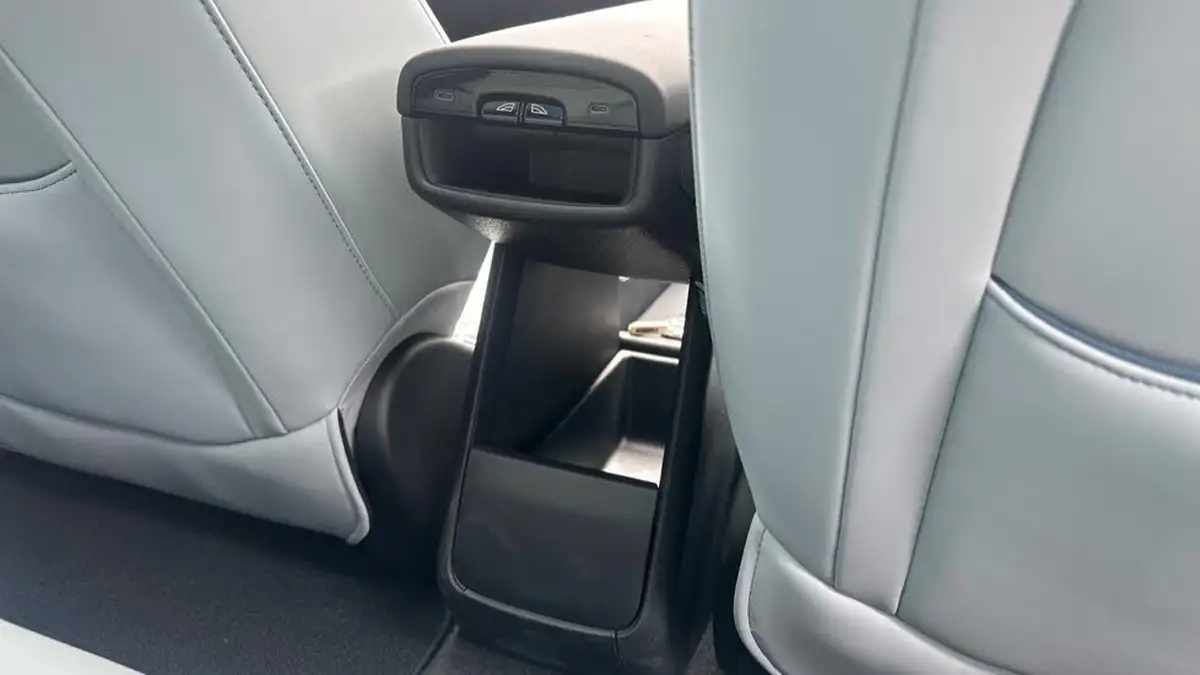 2025-volvo-ex30-e-single-motor-ultra-big-25