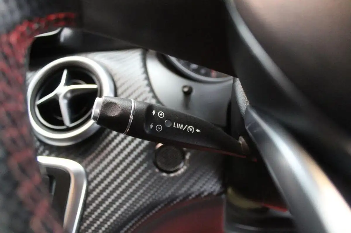 2017-mercedes-benz-a-class-15d-a180d-amg-line-ss-big-46