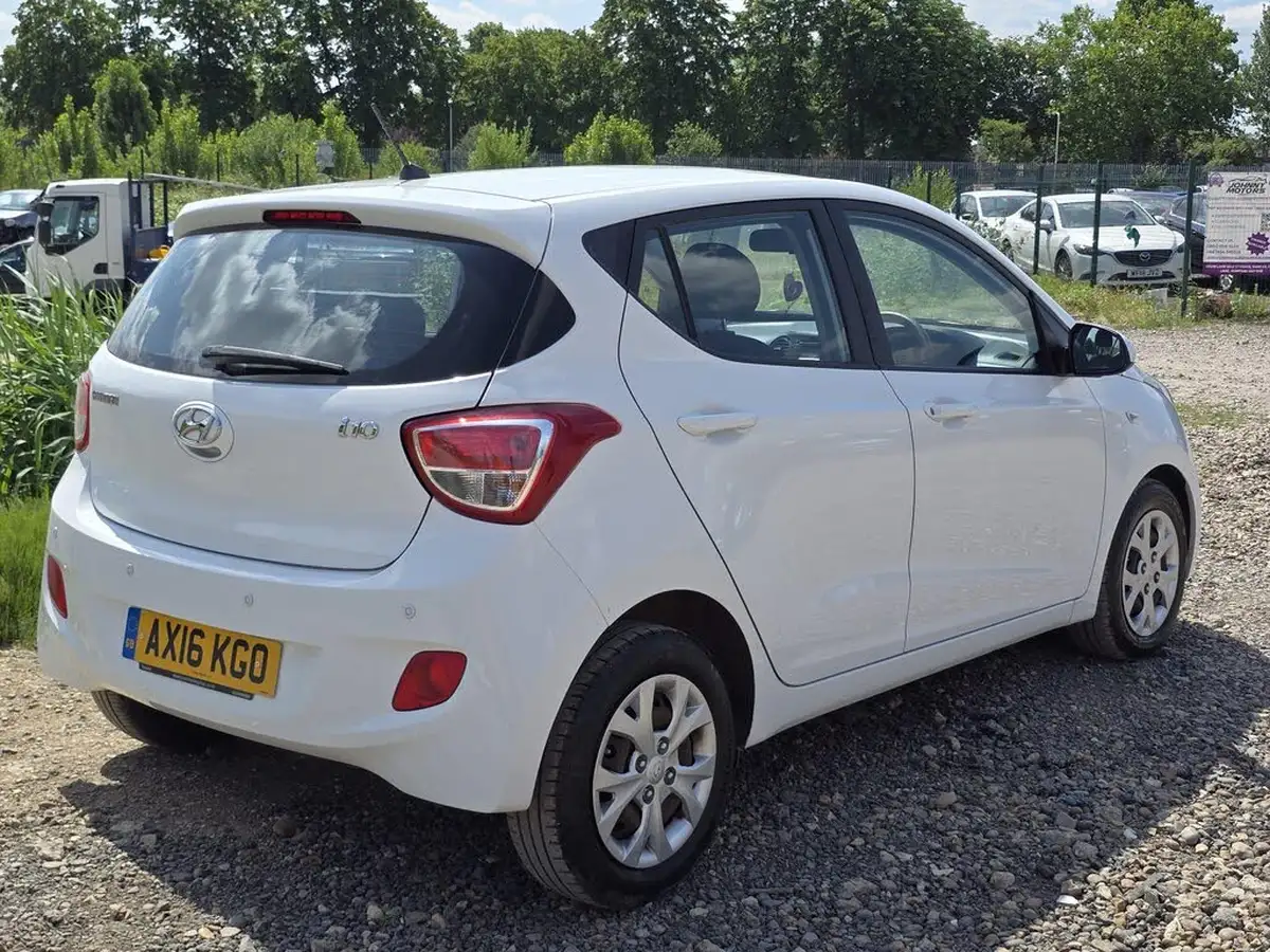 2016-hyundai-i10-12-se-auto-big-13