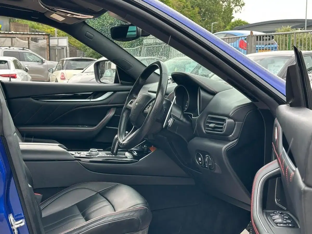 2019-maserati-levante-30-gransport-nerissimo-pack-ss-big-17