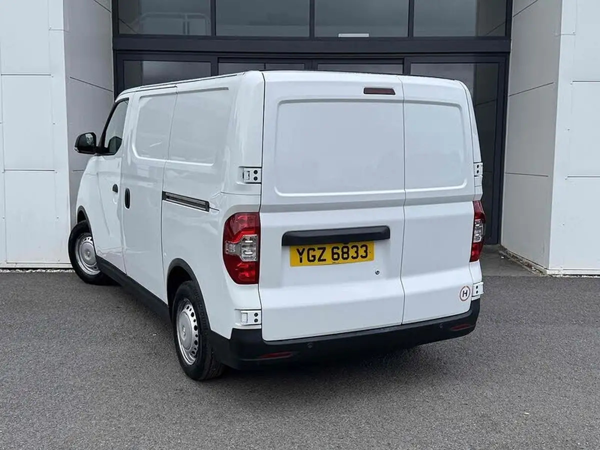 2021-maxus-e-deliver-3-e-l2h1-525kwh-platform-cab-big-2