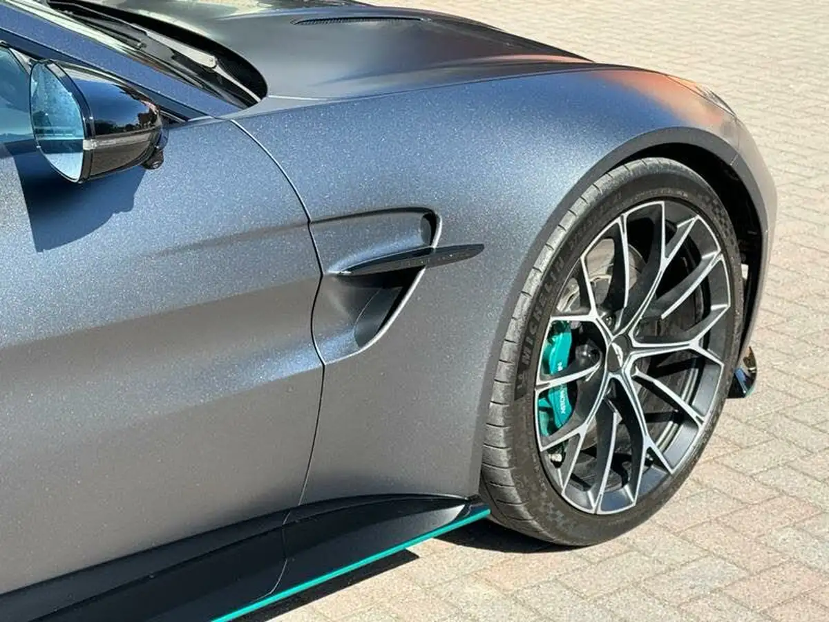 2024-aston-martin-vantage-big-8