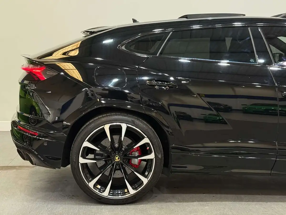 2019-lamborghini-urus-40-no-trim-big-9