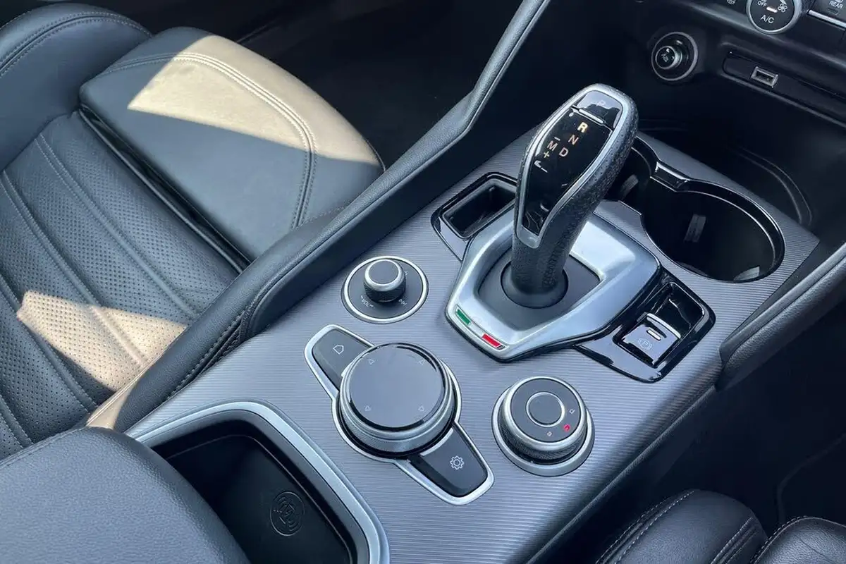 2021-alfa-romeo-giulia-20-veloce-276bhp-big-29