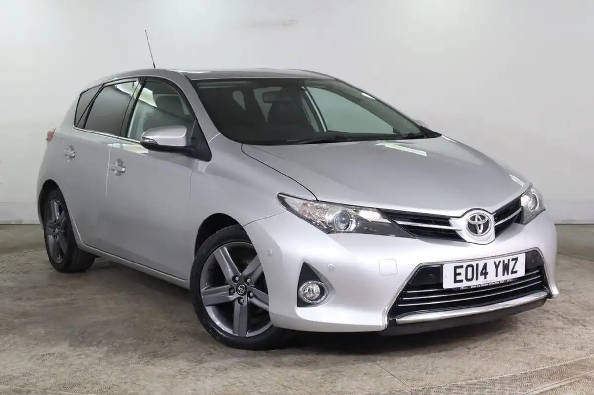 2014-toyota-auris-16-excel-hatchback-multidrive-s-big-0