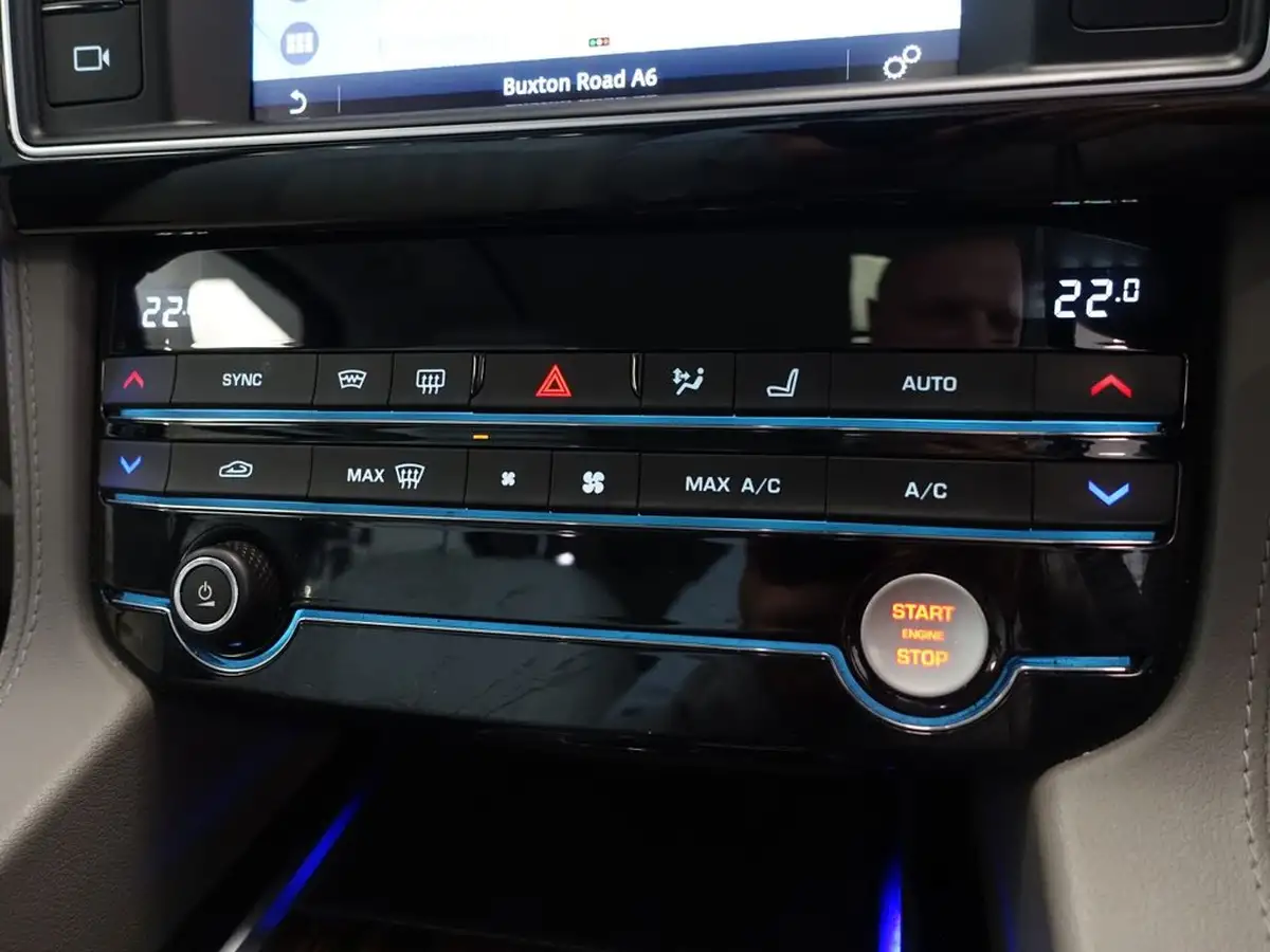 2017-jaguar-f-pace-30td-portfolio-big-27