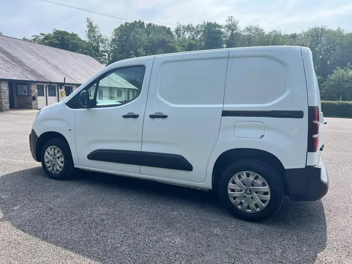 2021-citroen-berlingo-15bluehdi-650-x-panel-big-10