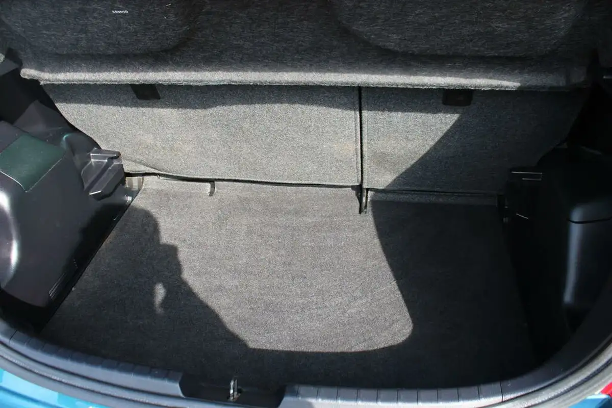 2012-toyota-yaris-133-tr-vvt-i-5d-big-8