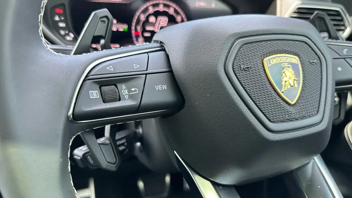 2024-lamborghini-urus-40-no-trim-big-19