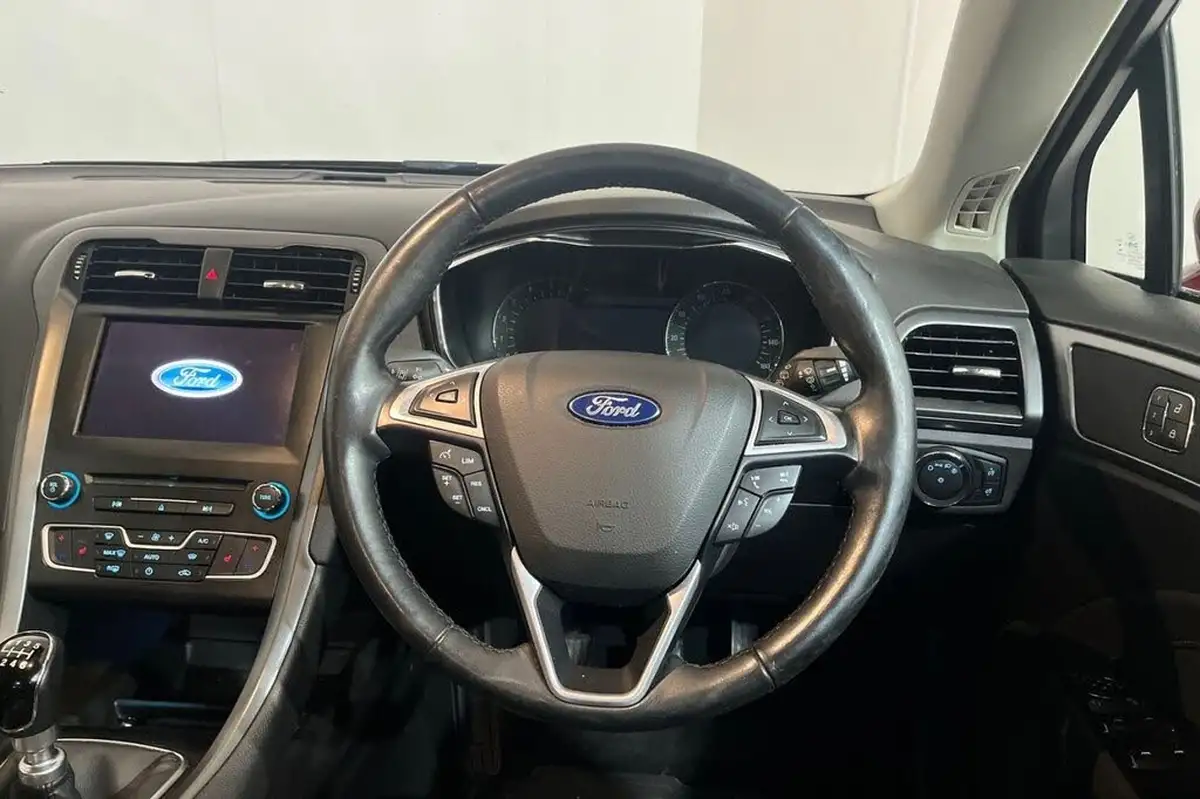 2017-ford-mondeo-15tdci-titanium-econetic-hatchback-1499cc-big-18