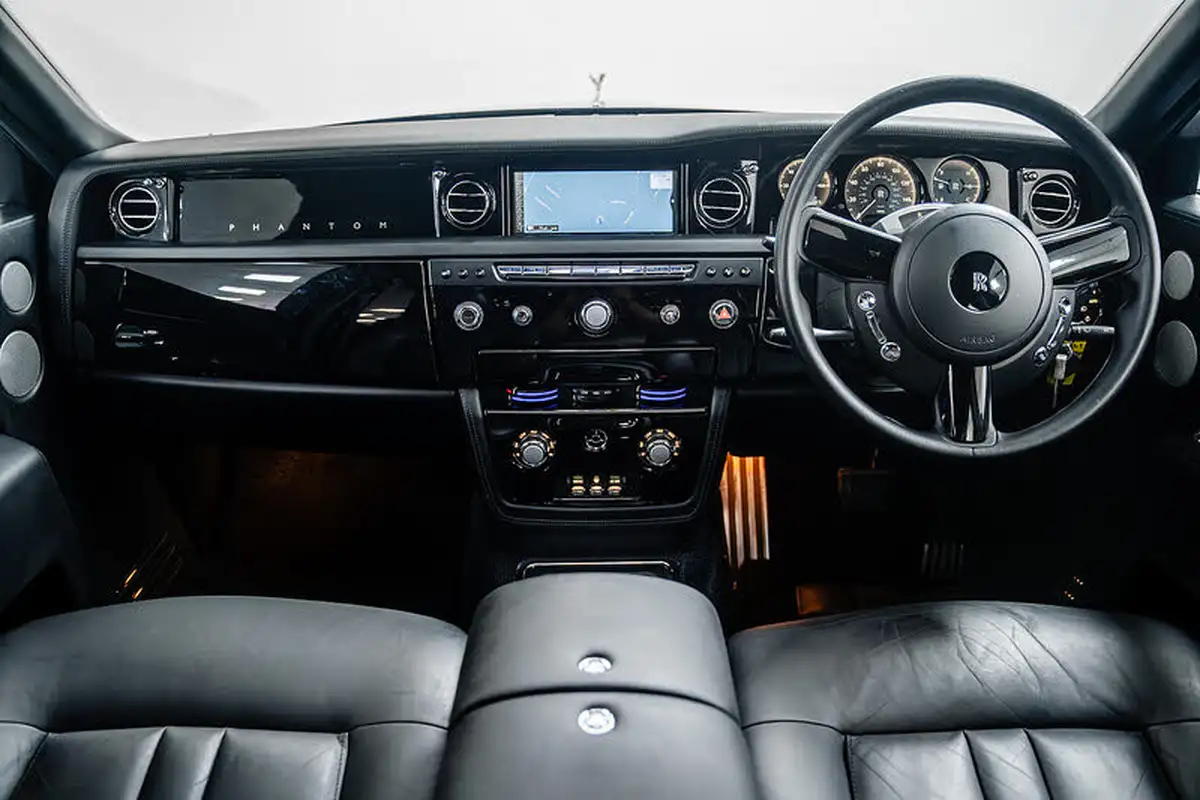 2012-rolls-royce-phantom-67-big-33