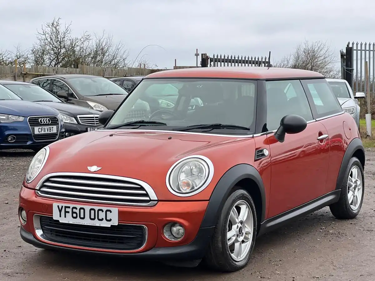 2010-mini-cooper-16-one-98bhp-hatchback-3d-big-2