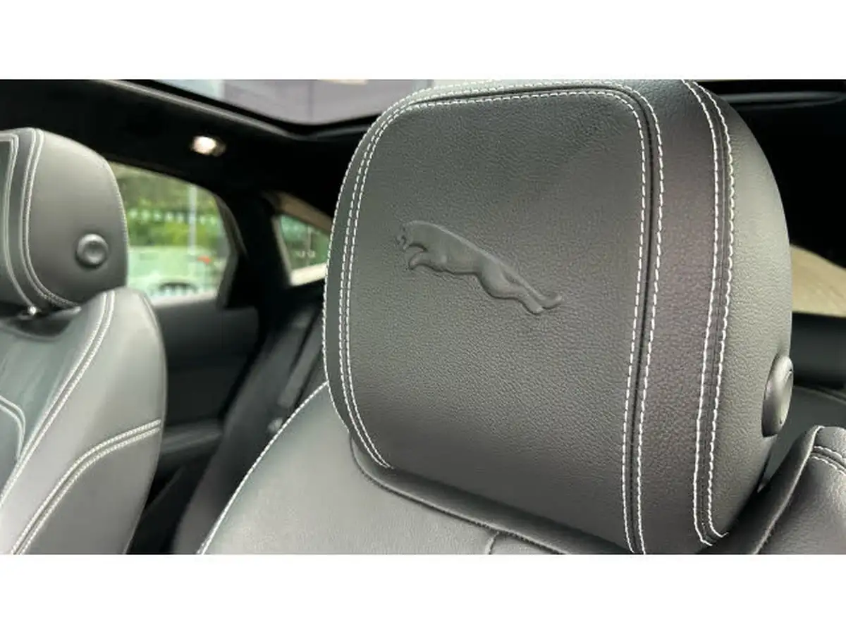 2021-jaguar-e-pace-20-d200-r-dynamic-black-big-23