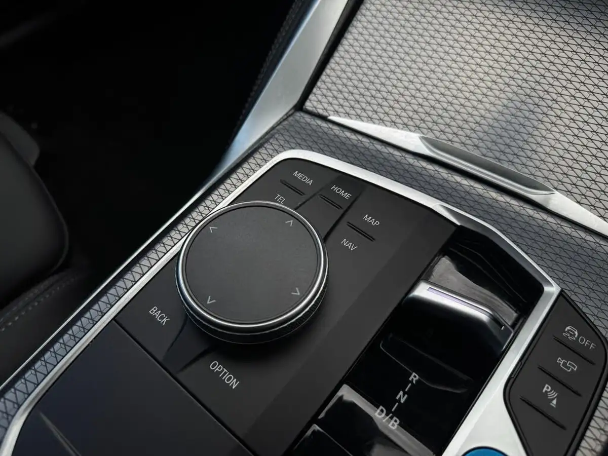 2025-bmw-i4-e-m50-big-44
