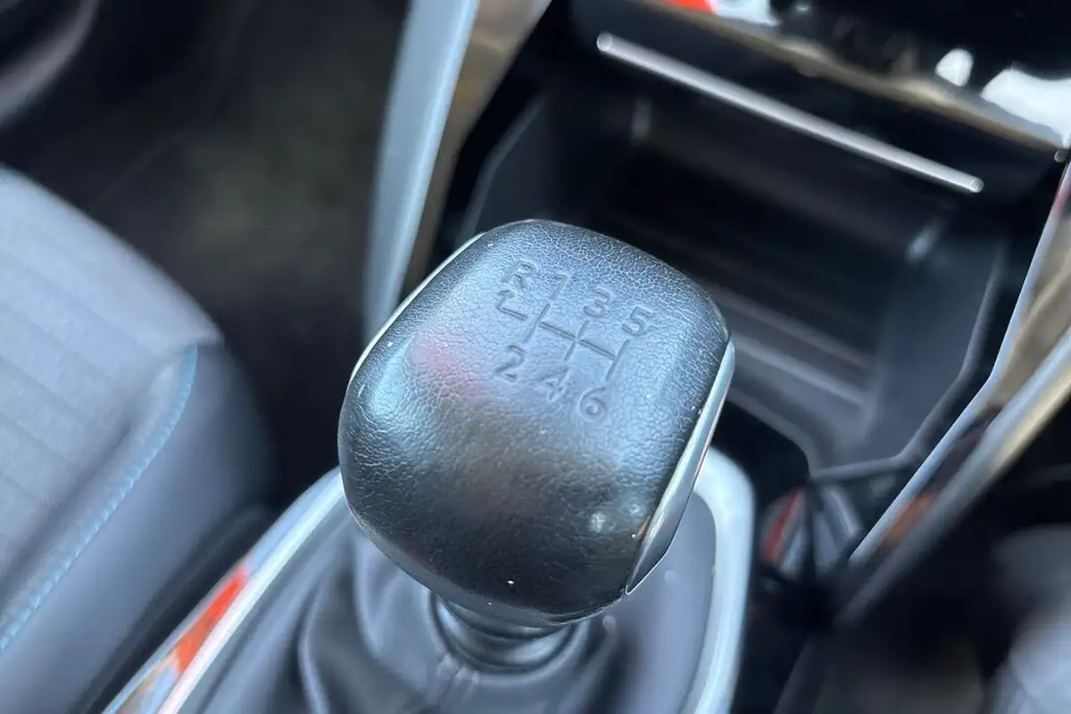 2021-peugeot-208-12-puretech-allure-100bhp-big-28