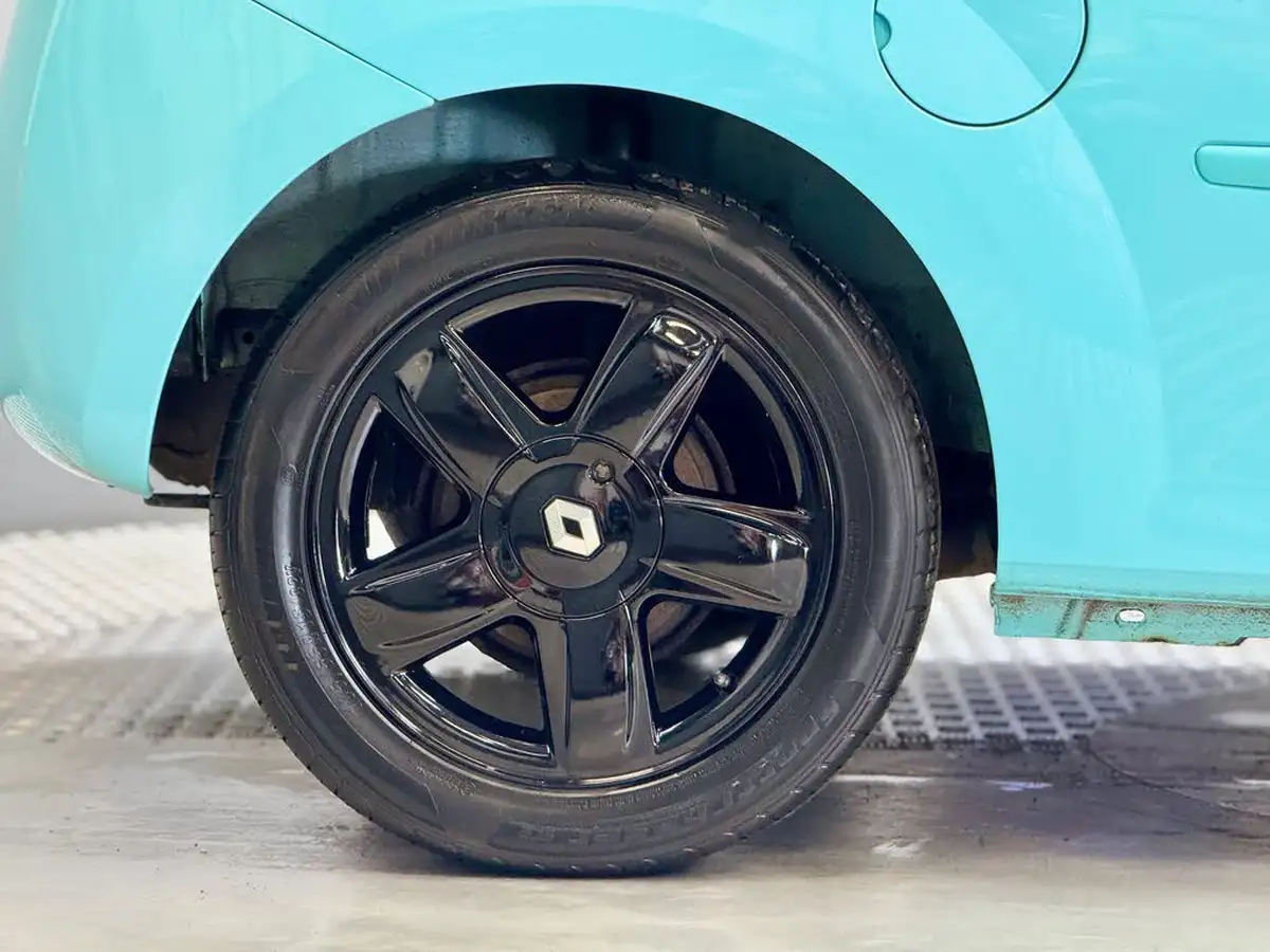 2014-renault-twingo-12-dynamique-big-10