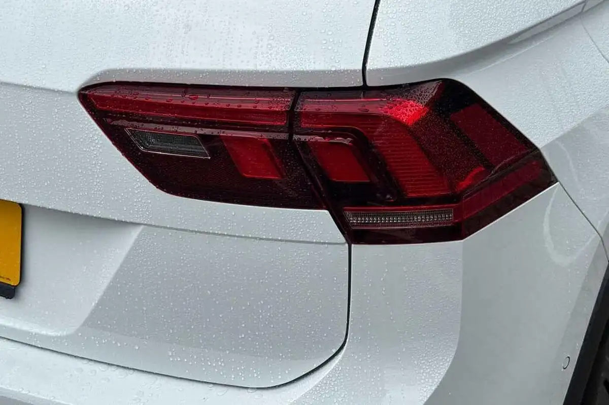 2023-volkswagen-tiguan-15-tsi-r-line-edition-big-21