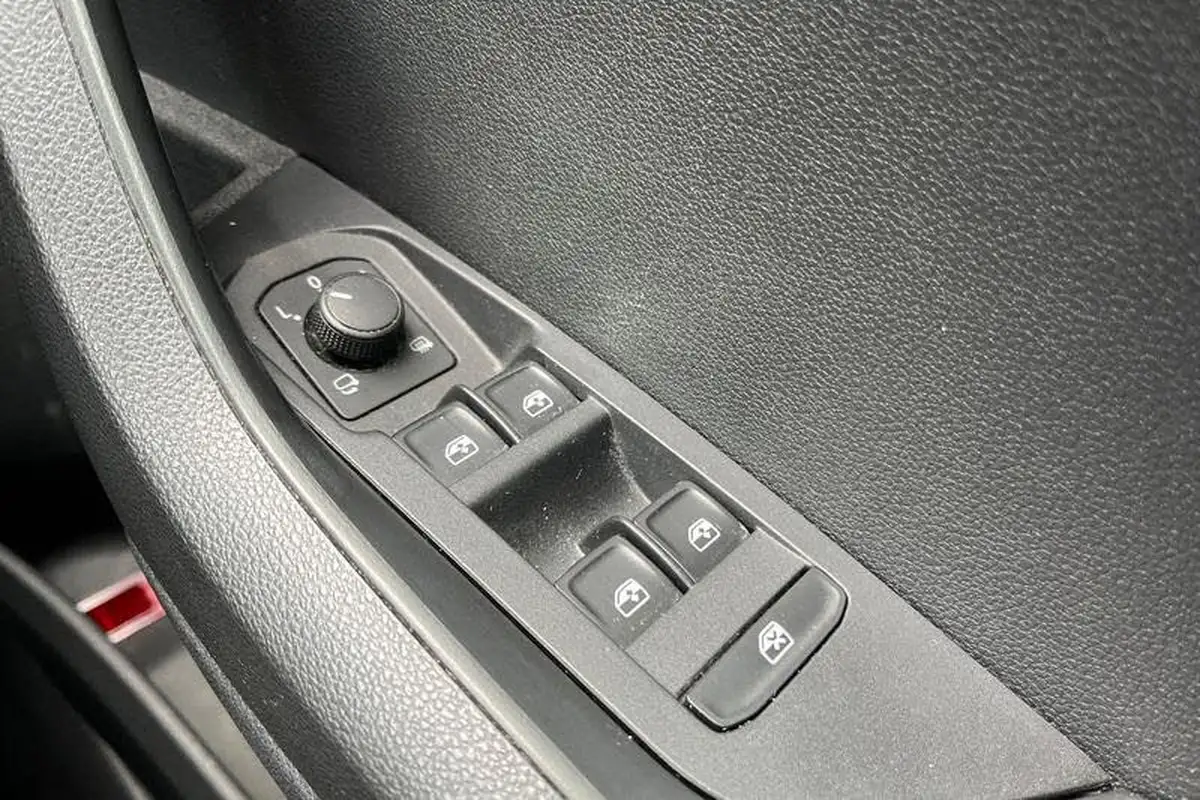 2020-skoda-karoq-15-tsi-se-technology-big-15