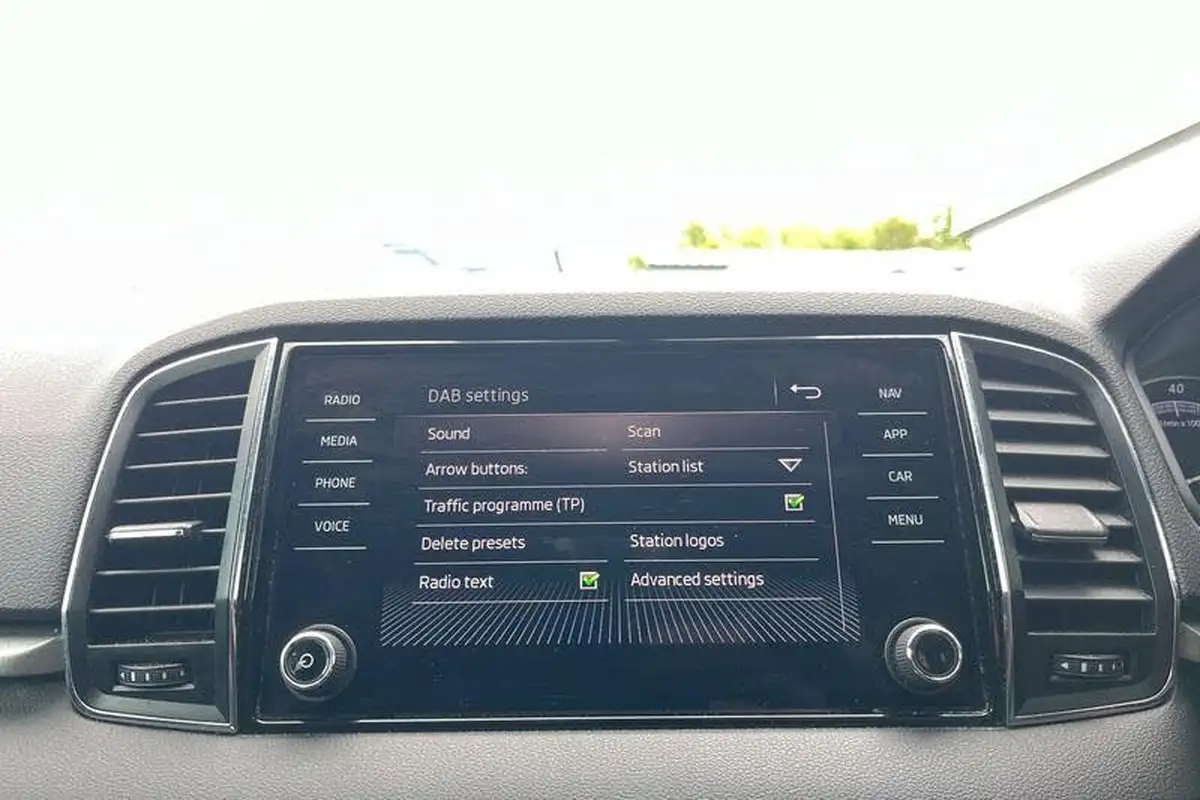 2020-skoda-karoq-15-tsi-se-technology-big-39