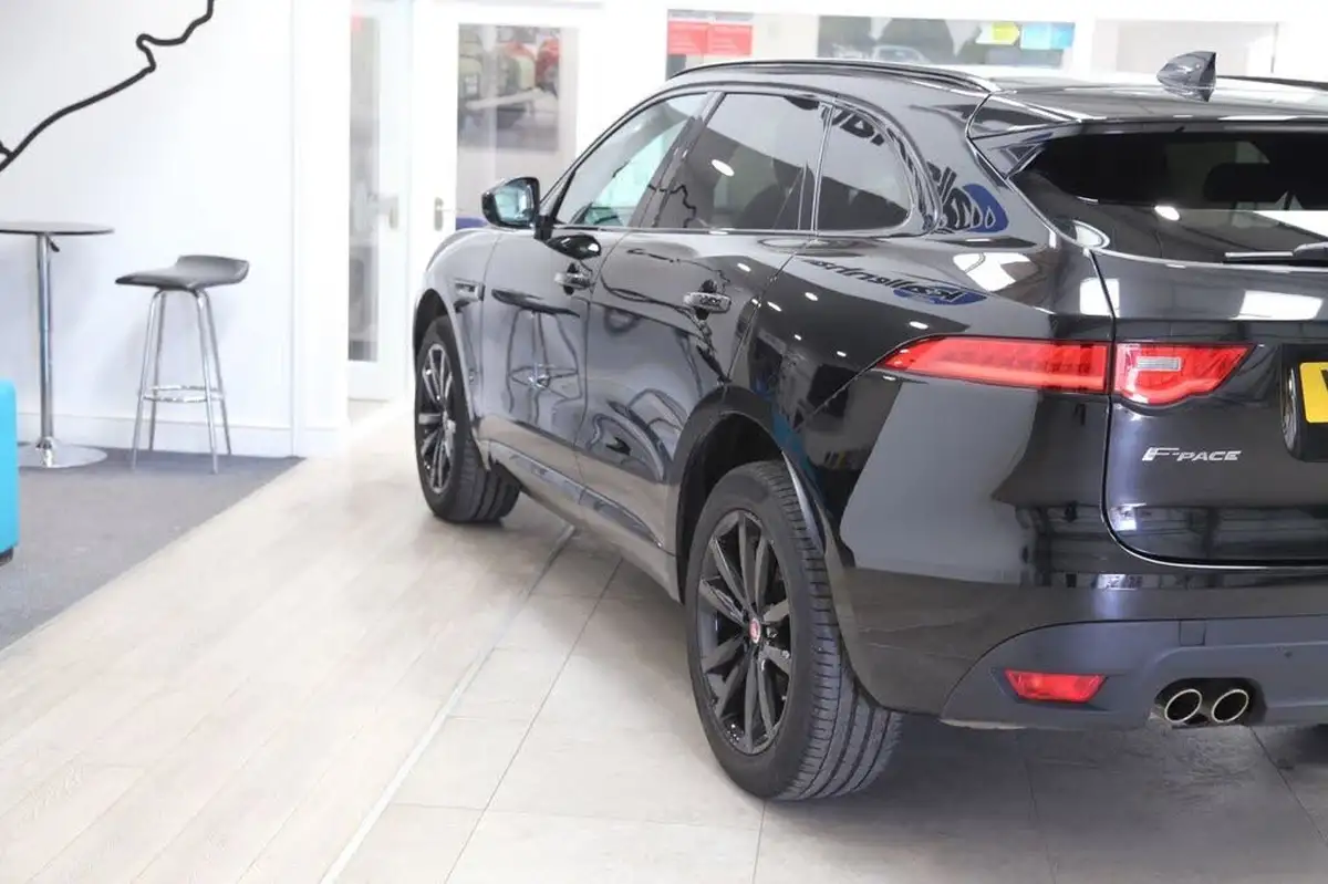 2020-jaguar-f-pace-20-i4d-chequered-flag-180ps-big-48