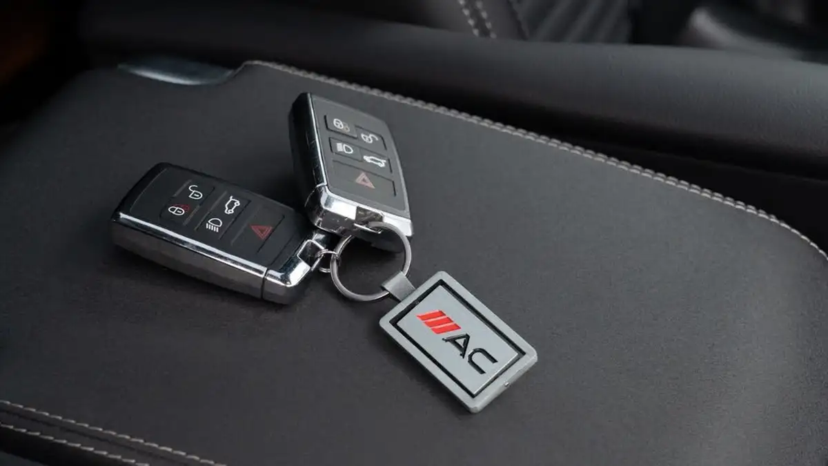 2023-land-rover-discovery-30-d300-dynamic-se-big-17