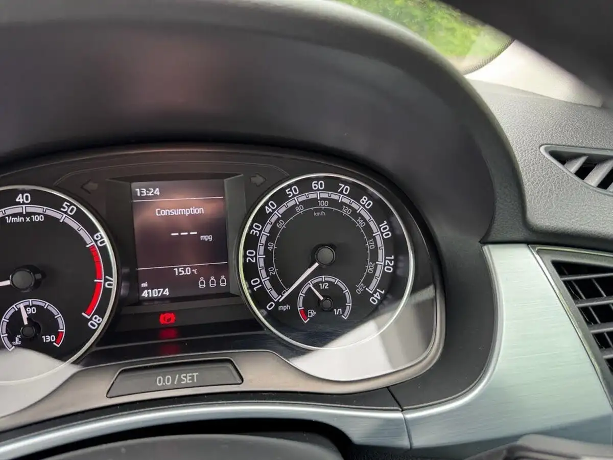 2019-skoda-fabia-10-tsi-colour-edition-big-24