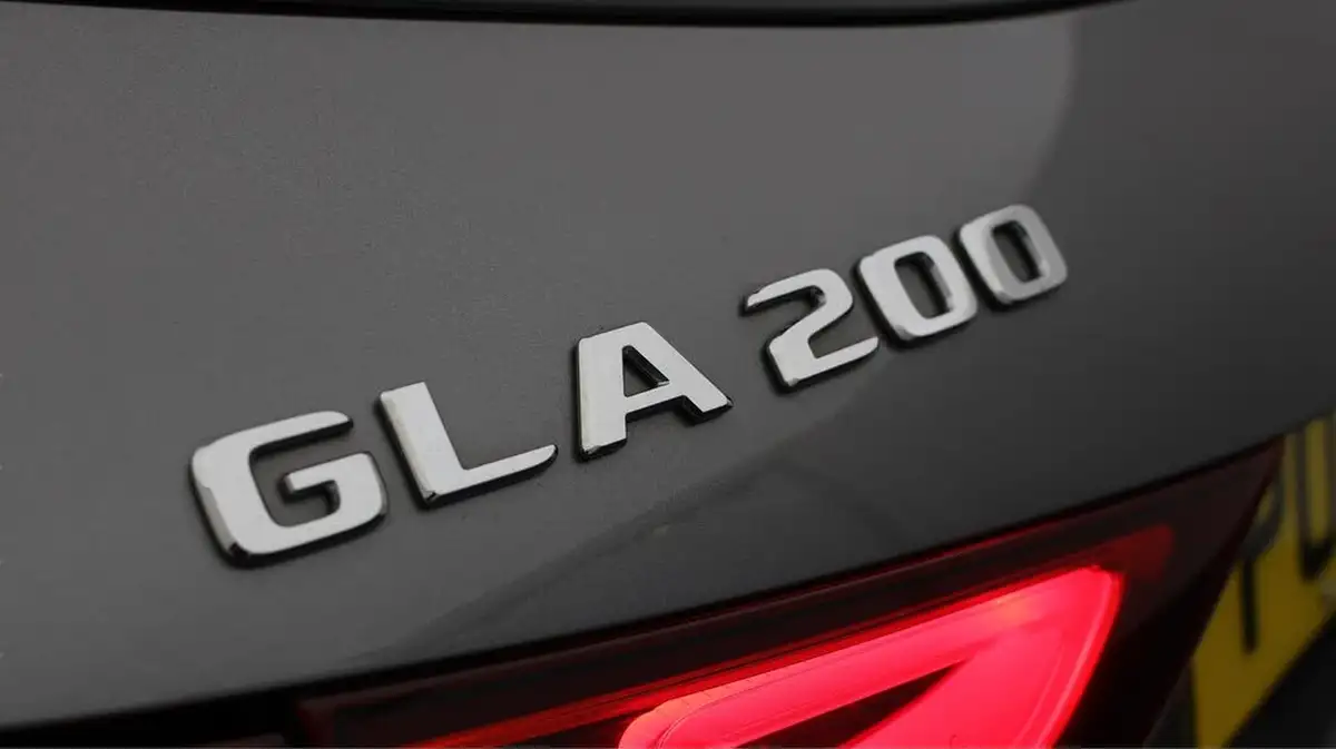 2022-mercedes-benz-gla-class-13-gla-200-sport-executive-big-20