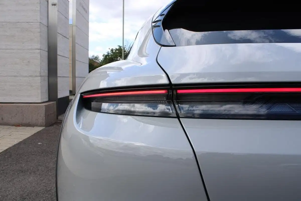 2023-porsche-taycan-e-turbo-cross-turismo-big-47