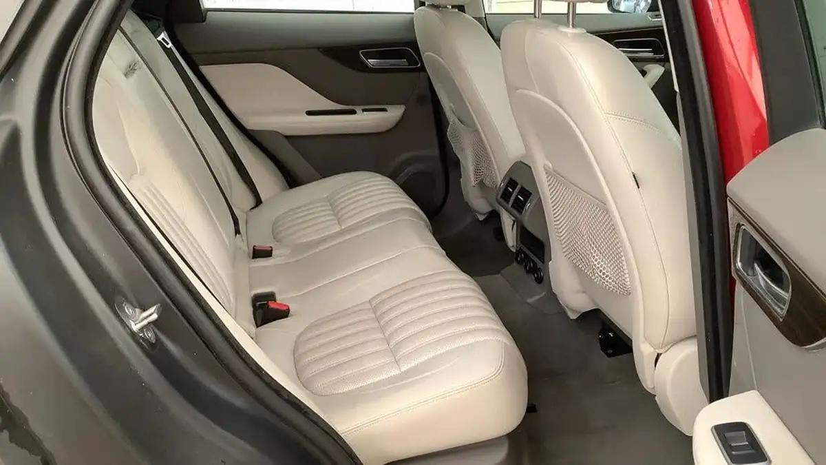 2018-jaguar-f-pace-20-i4d-portfolio-180ps-awd-auto-big-14