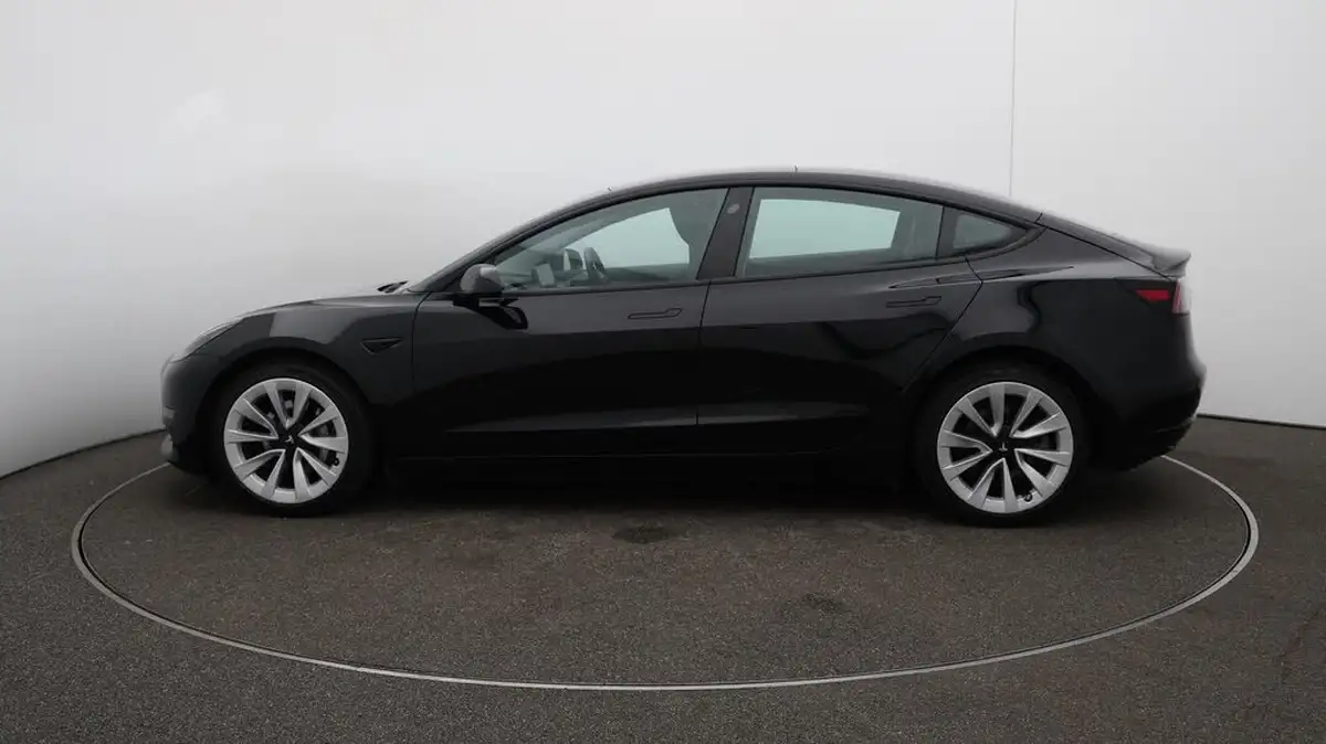 2022-tesla-model-3-e-long-range-big-64