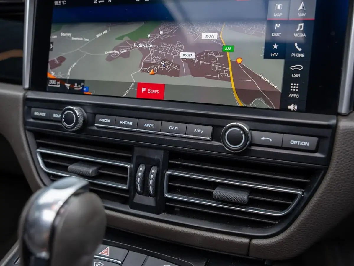 2020-porsche-macan-30-v6-s-big-32