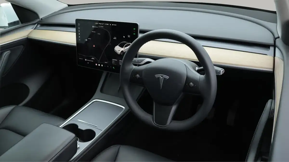 2023-tesla-model-y-e-long-range-big-9