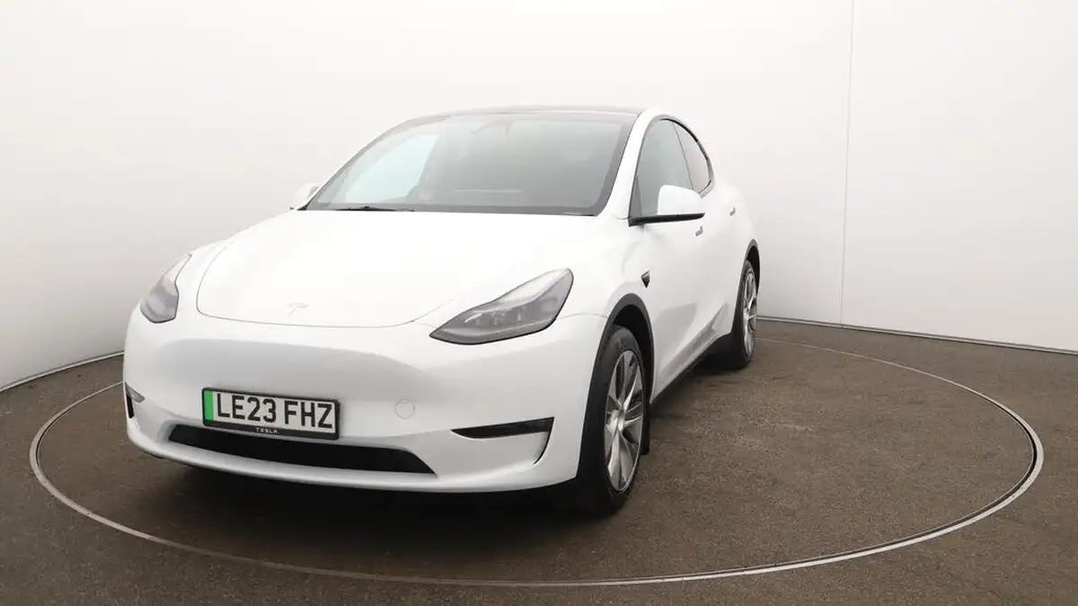 2023-tesla-model-y-e-long-range-big-37