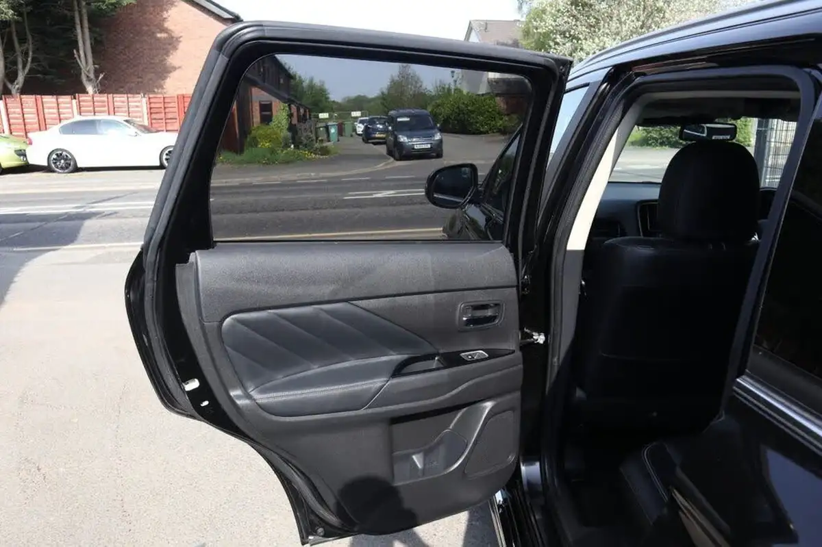 2018-mitsubishi-outlander-20-4hs-phev-5st-big-36