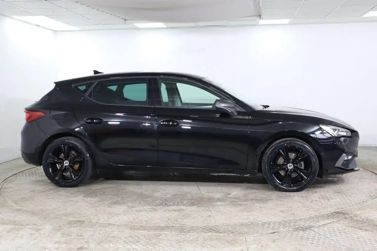 2021-seat-leon-15-etsi-fr-hatchback-big-9