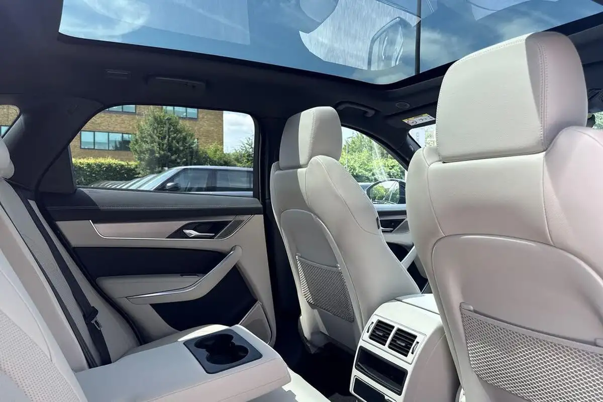 2023-jaguar-f-pace-20-p250-r-dynamic-se-black-big-35