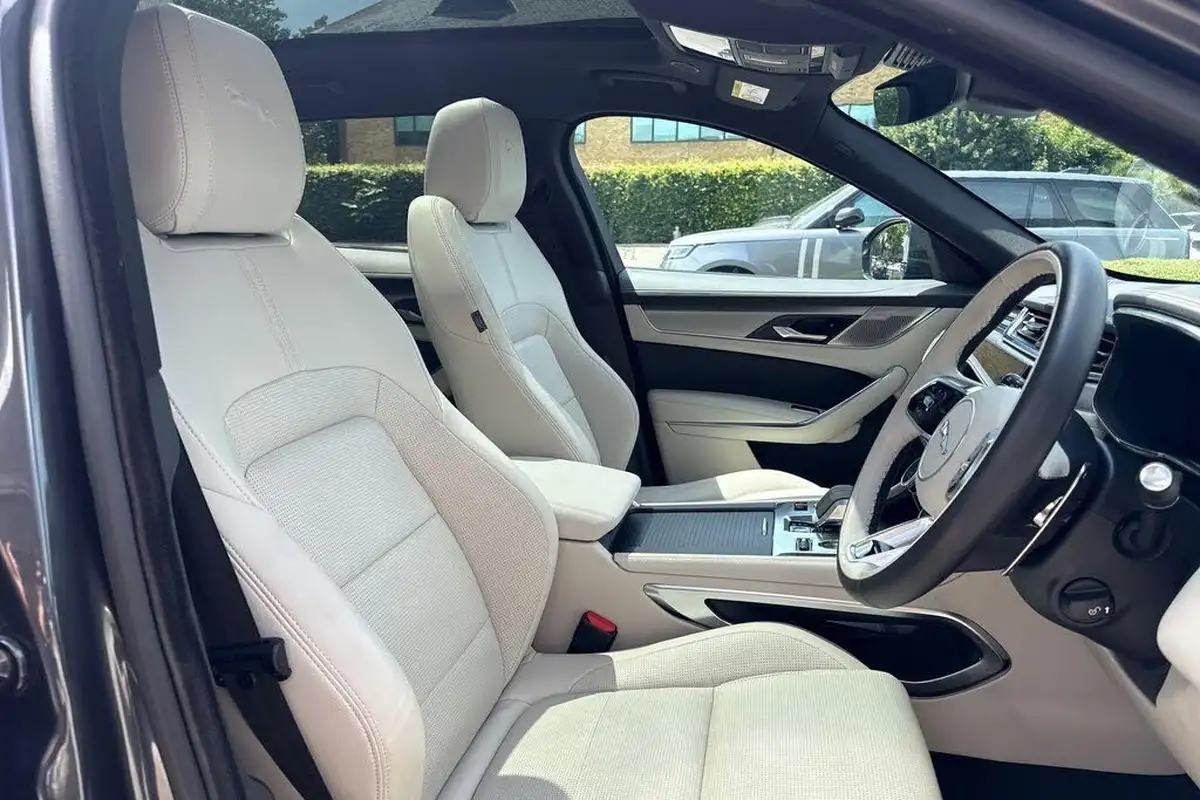 2023-jaguar-f-pace-20-p250-r-dynamic-se-black-big-39