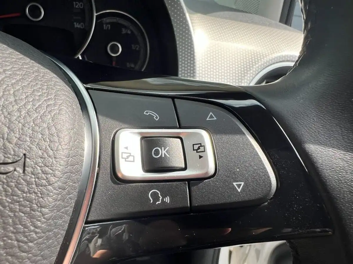 2017-volkswagen-up-10-high-up-75ps-5d-big-30