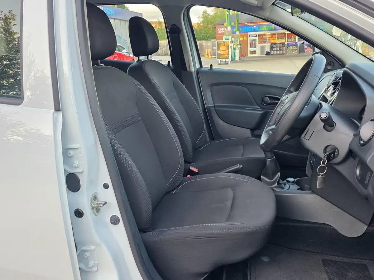 2017-dacia-sandero-10-sce-access-big-11