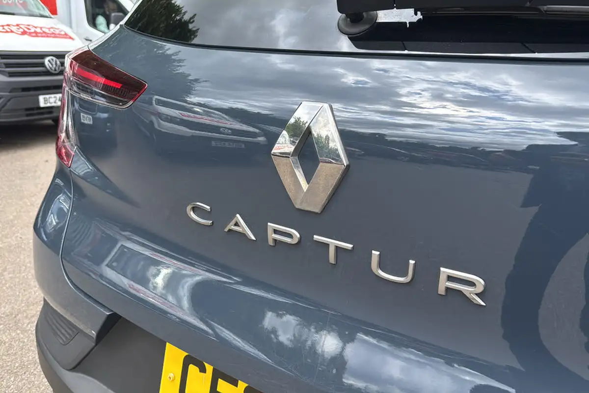 2022-renault-captur-10-tce-iconic-edition-big-23
