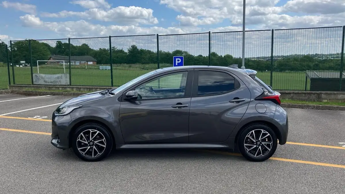 2023-toyota-yaris-15-vvt-i-design-big-16