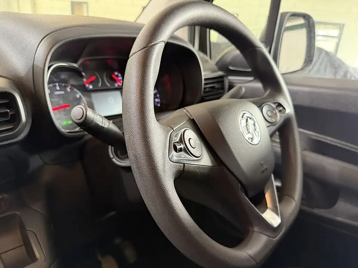 2020-vauxhall-combo-15cdti-sportive-2300-100pseu6d-t-l2h1-panel-big-41