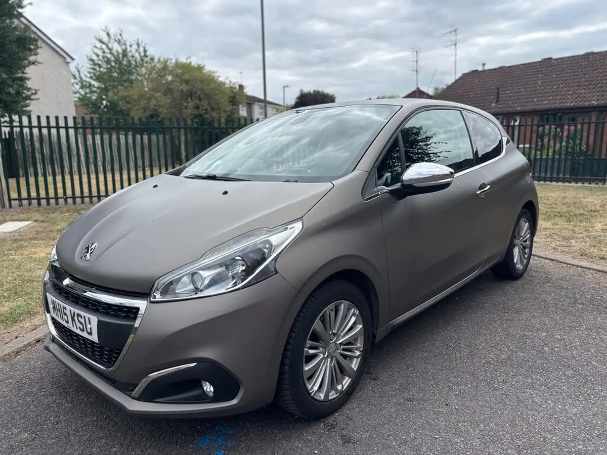 2015-peugeot-208-12-puretech-allure-82bhp-ss-3d-etg5-big-7