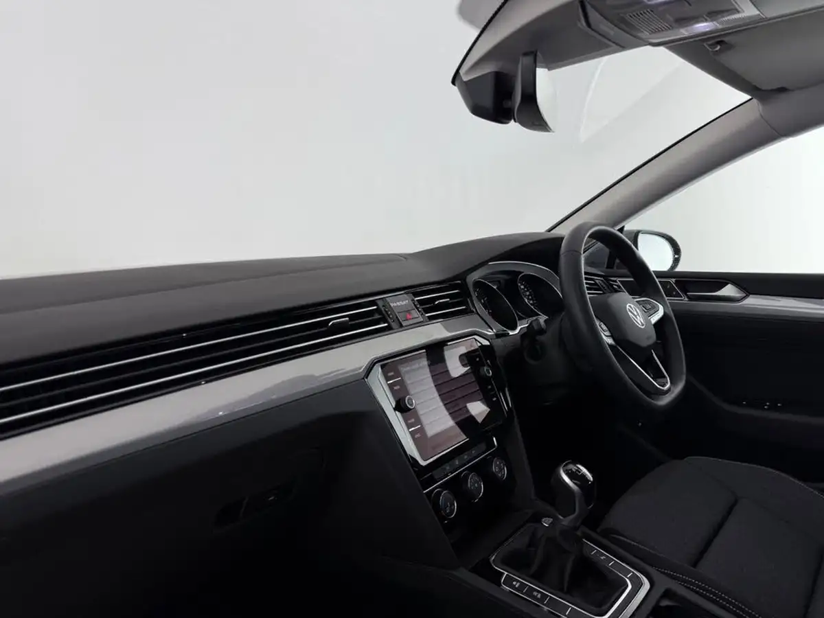 2023-volkswagen-passat-15-tsi-se-nav-big-14