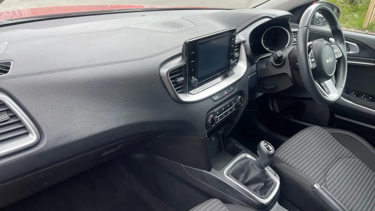 2022-kia-xceed-10-t-gdi-2-big-9
