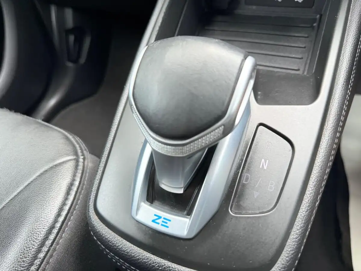 2021-renault-zoe-e-gt-line-big-23